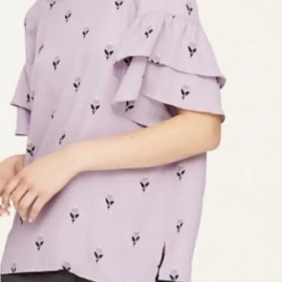 LOFT Tops - LOFT Lavender Ruffle Sleeve Top